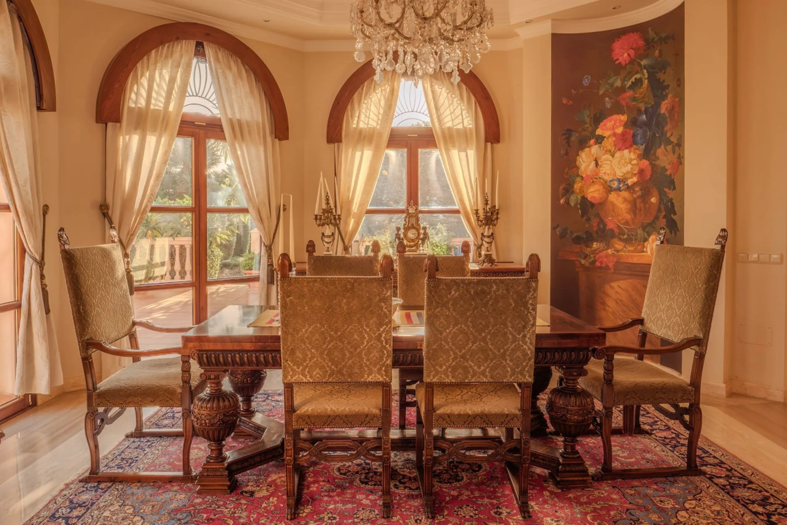 Villa Herencia stands as a magnificent masterpiece of classic architecture, embodying timeless elegance and exceptional craftsmanship.