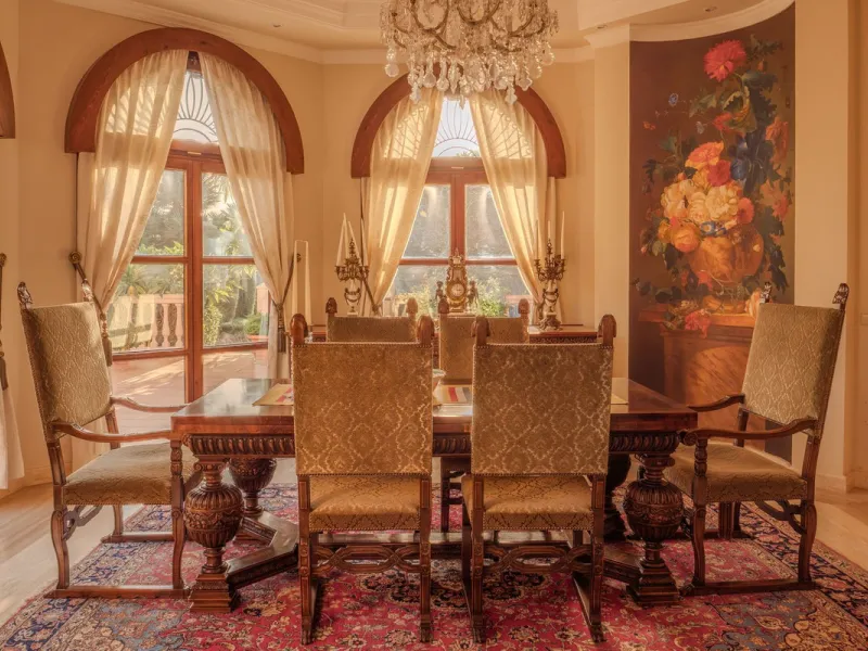 Villa Herencia stands as a magnificent masterpiece of classic architecture, embodying timeless elegance and exceptional craftsmanship.