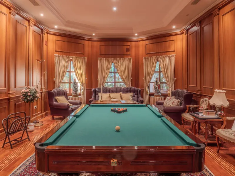 Villa Herencia stands as a magnificent masterpiece of classic architecture, embodying timeless elegance and exceptional craftsmanship.