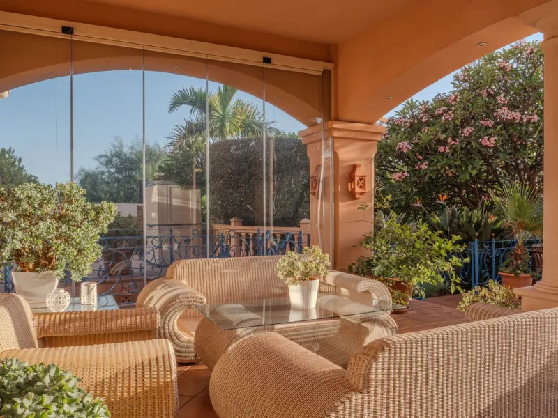 Villa Herencia stands as a magnificent masterpiece of classic architecture, embodying timeless elegance and exceptional craftsmanship.