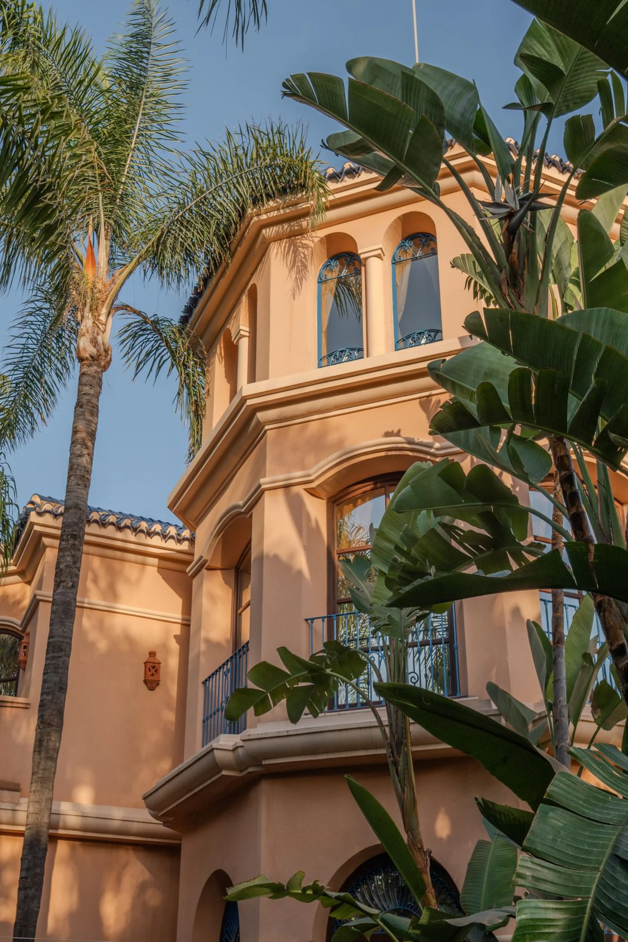 Villa Herencia stands as a magnificent masterpiece of classic architecture, embodying timeless elegance and exceptional craftsmanship.