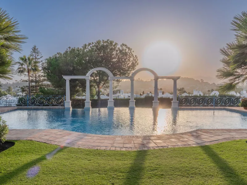 Villa Herencia stands as a magnificent masterpiece of classic architecture, embodying timeless elegance and exceptional craftsmanship.