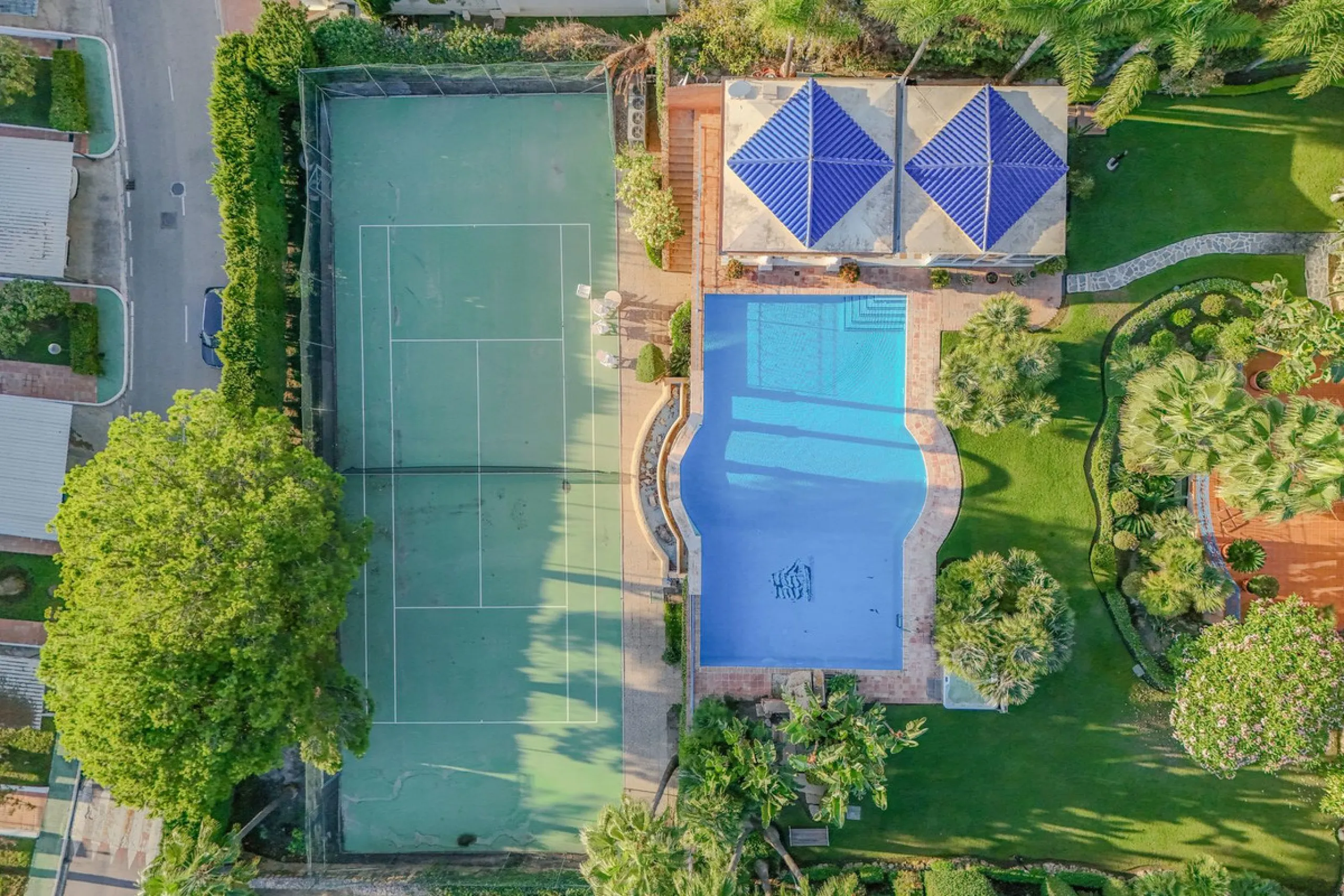 Villa Herencia stands as a magnificent masterpiece of classic architecture, embodying timeless elegance and exceptional craftsmanship.