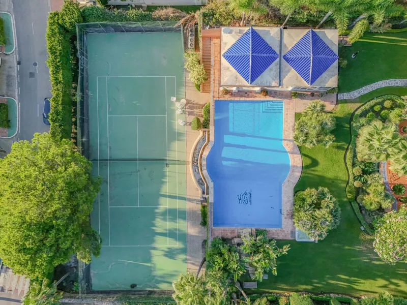 Villa Herencia stands as a magnificent masterpiece of classic architecture, embodying timeless elegance and exceptional craftsmanship.