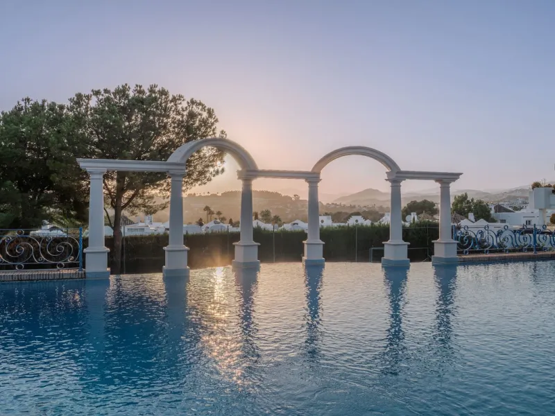 Villa Herencia stands as a magnificent masterpiece of classic architecture, embodying timeless elegance and exceptional craftsmanship.