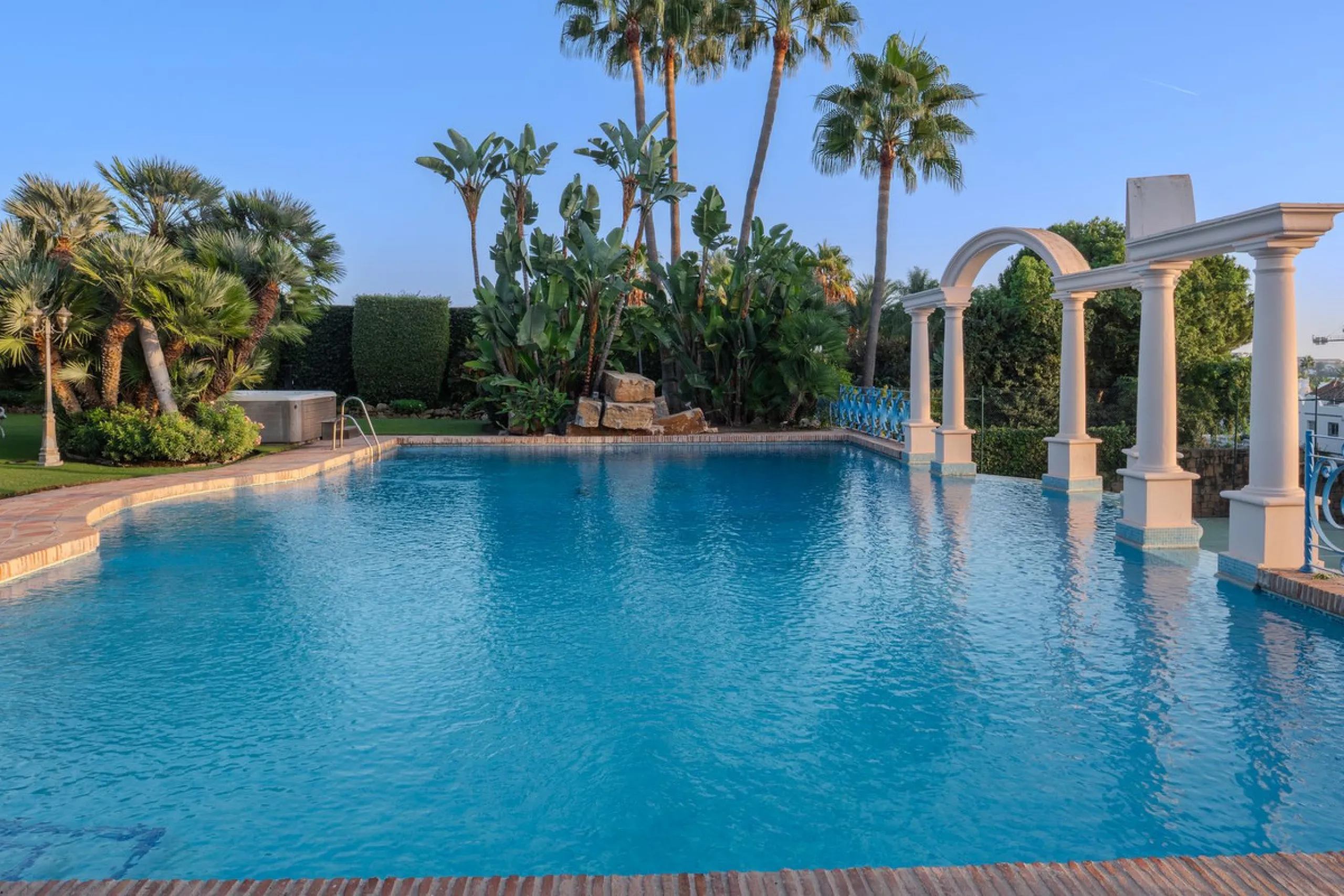 Villa Herencia stands as a magnificent masterpiece of classic architecture, embodying timeless elegance and exceptional craftsmanship.