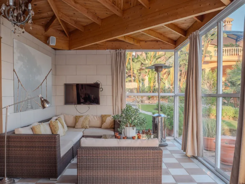 Villa Herencia stands as a magnificent masterpiece of classic architecture, embodying timeless elegance and exceptional craftsmanship.