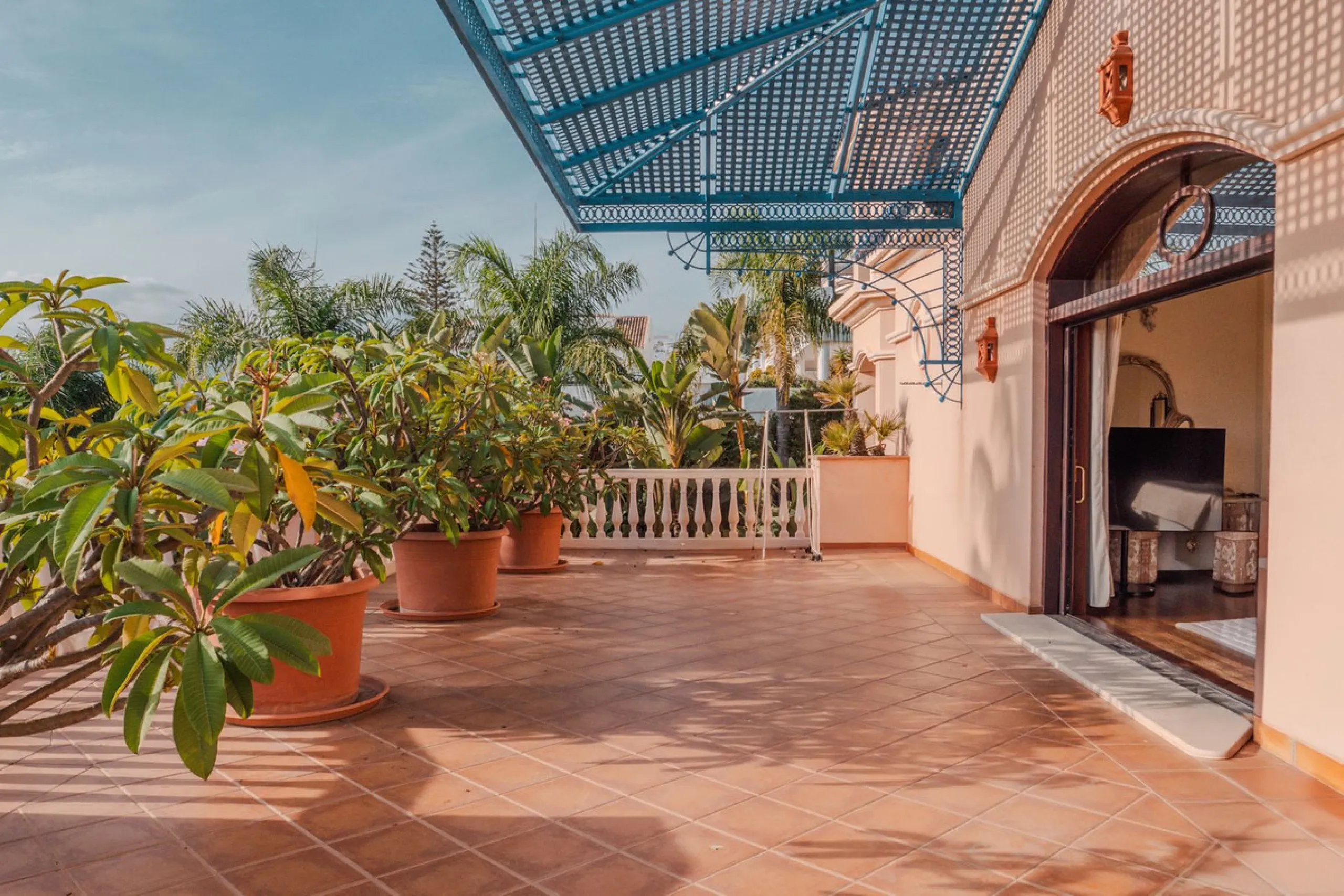 Villa Herencia stands as a magnificent masterpiece of classic architecture, embodying timeless elegance and exceptional craftsmanship.