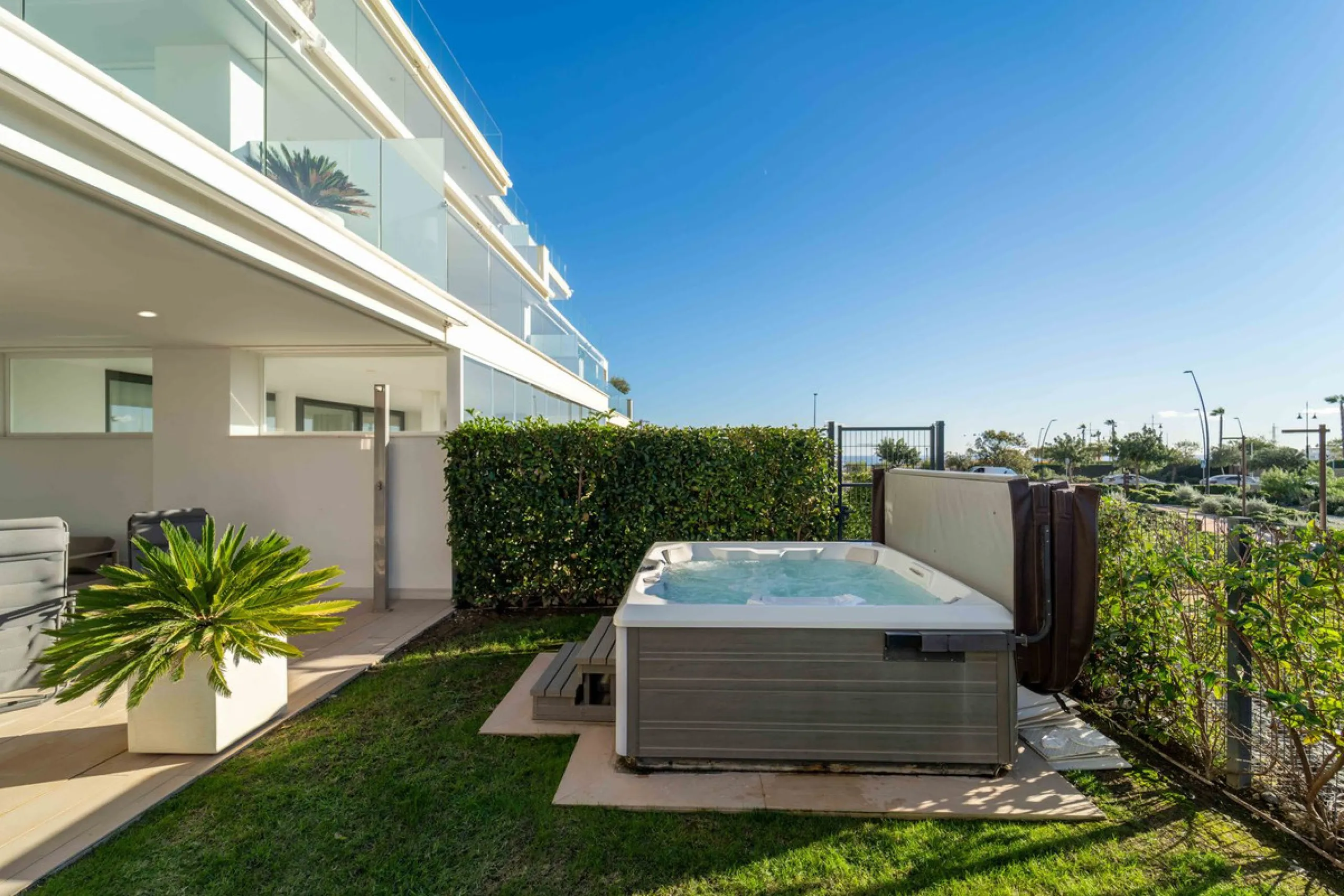 Step into a new standard of modern living in Higuerón, where design, technology and Mediterranean comfort come together in a beautifully finished apartment that feels both refined and effortlessly welcoming. Recently completed and ready to move into, this
