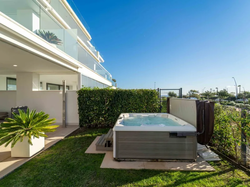 Step into a new standard of modern living in Higuerón, where design, technology and Mediterranean comfort come together in a beautifully finished apartment that feels both refined and effortlessly welcoming. Recently completed and ready to move into, this