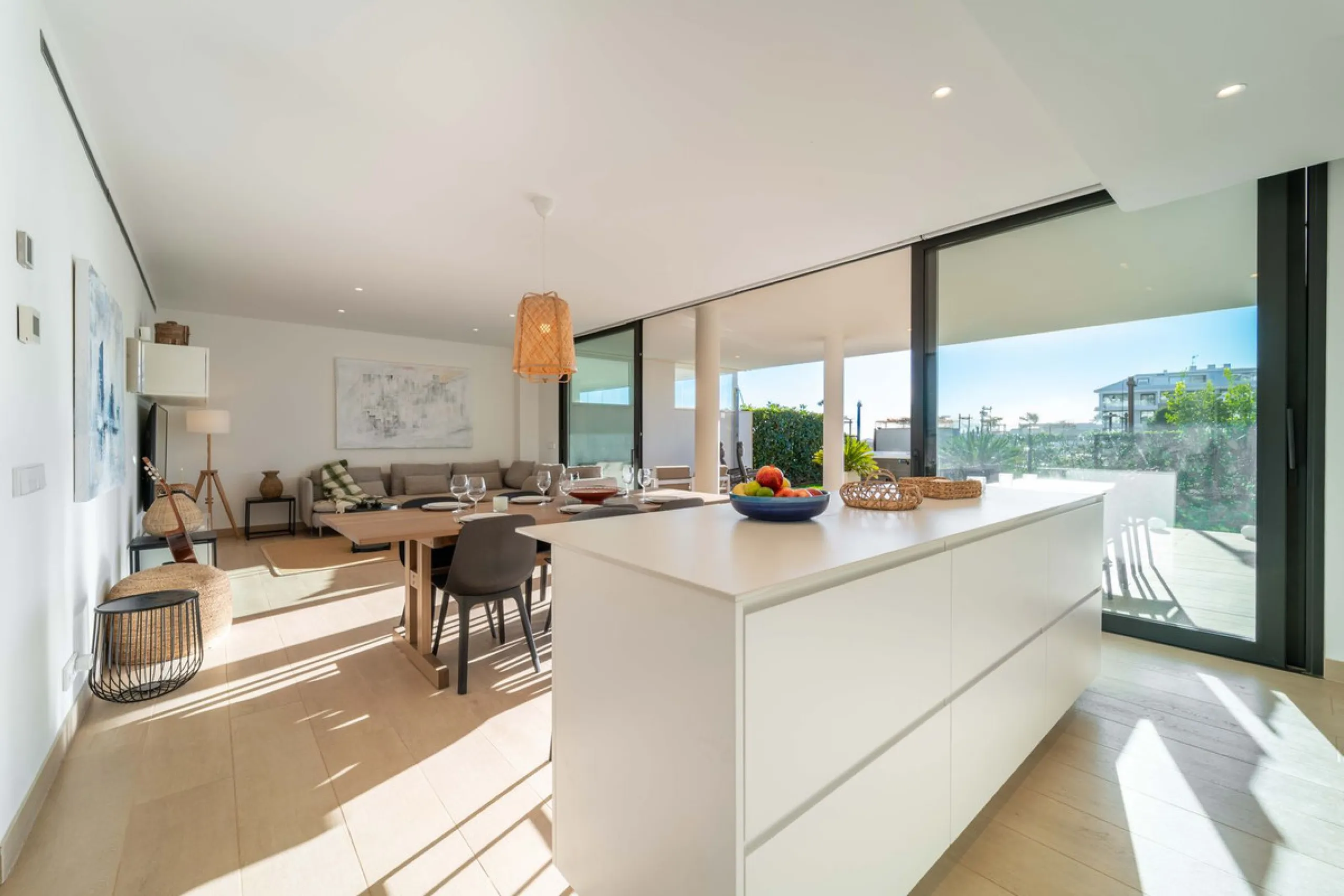 Step into a new standard of modern living in Higuerón, where design, technology and Mediterranean comfort come together in a beautifully finished apartment that feels both refined and effortlessly welcoming. Recently completed and ready to move into, this