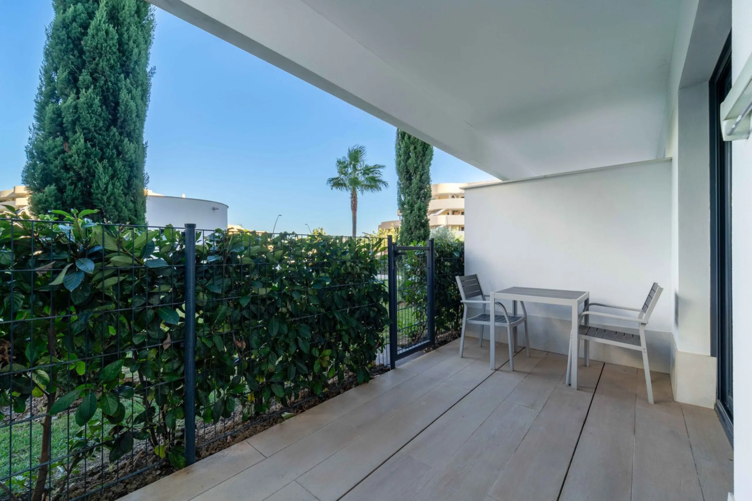 Step into a new standard of modern living in Higuerón, where design, technology and Mediterranean comfort come together in a beautifully finished apartment that feels both refined and effortlessly welcoming. Recently completed and ready to move into, this