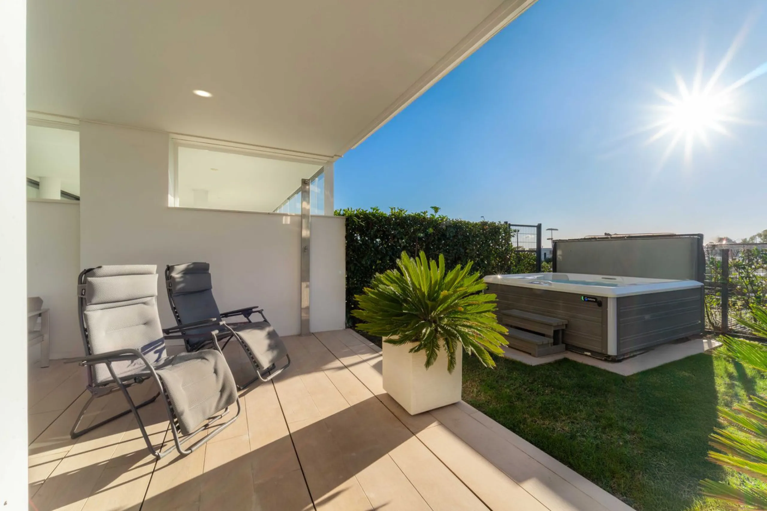 Step into a new standard of modern living in Higuerón, where design, technology and Mediterranean comfort come together in a beautifully finished apartment that feels both refined and effortlessly welcoming. Recently completed and ready to move into, this