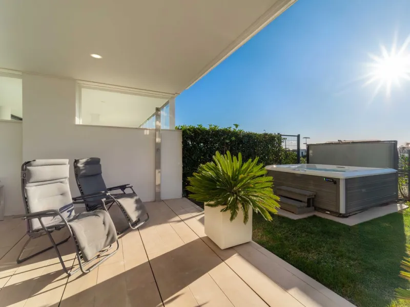 Step into a new standard of modern living in Higuerón, where design, technology and Mediterranean comfort come together in a beautifully finished apartment that feels both refined and effortlessly welcoming. Recently completed and ready to move into, this