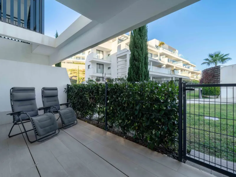 Step into a new standard of modern living in Higuerón, where design, technology and Mediterranean comfort come together in a beautifully finished apartment that feels both refined and effortlessly welcoming. Recently completed and ready to move into, this