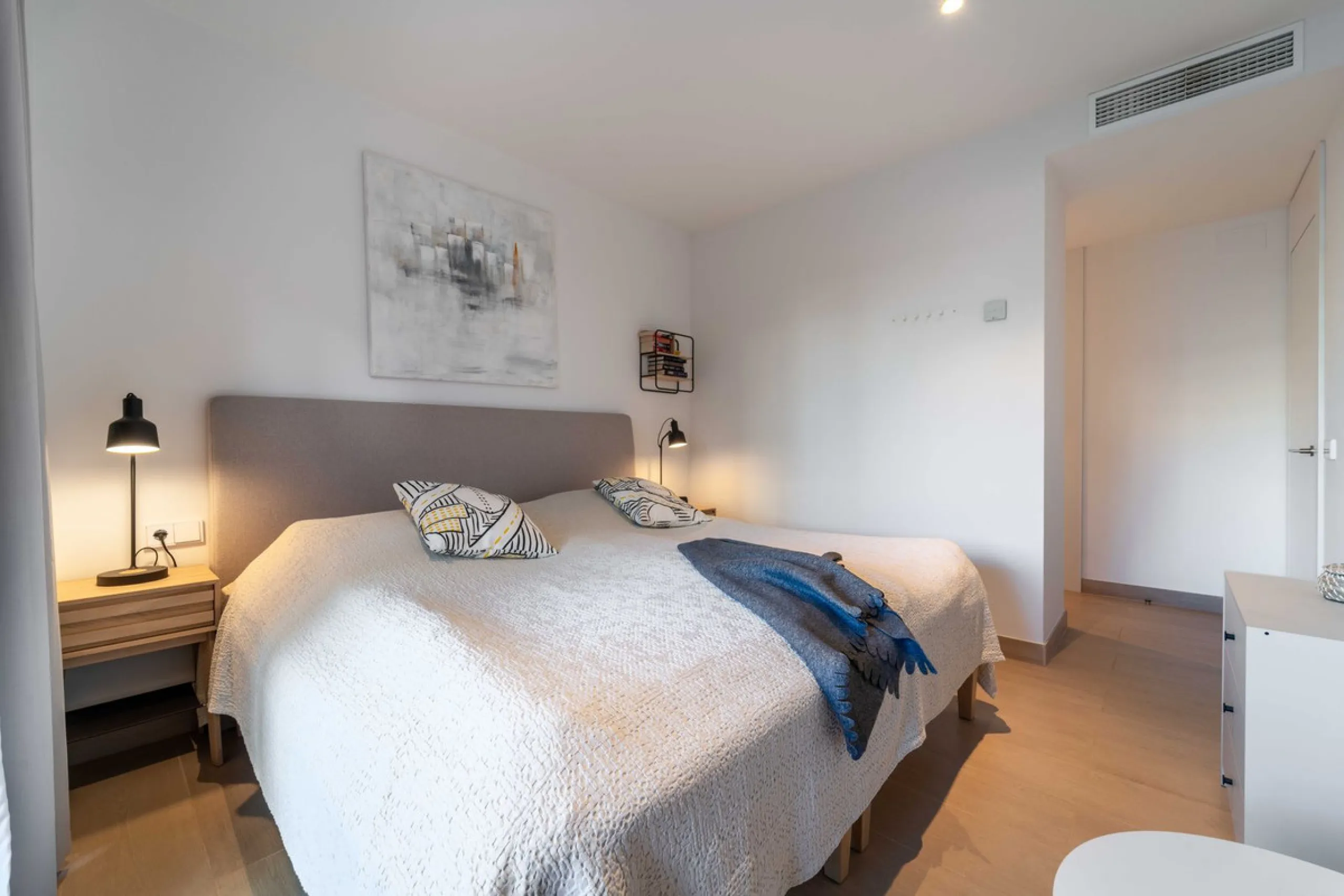 Step into a new standard of modern living in Higuerón, where design, technology and Mediterranean comfort come together in a beautifully finished apartment that feels both refined and effortlessly welcoming. Recently completed and ready to move into, this