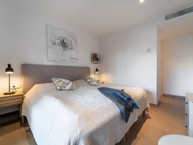 Step into a new standard of modern living in Higuerón, where design, technology and Mediterranean comfort come together in a beautifully finished apartment that feels both refined and effortlessly welcoming. Recently completed and ready to move into, this