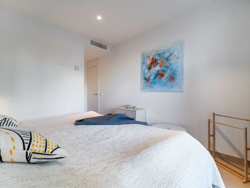Step into a new standard of modern living in Higuerón, where design, technology and Mediterranean comfort come together in a beautifully finished apartment that feels both refined and effortlessly welcoming. Recently completed and ready to move into, this