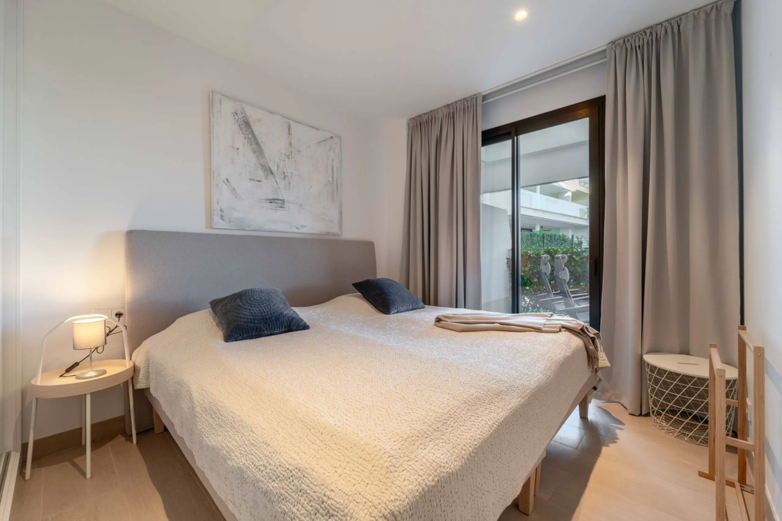 Step into a new standard of modern living in Higuerón, where design, technology and Mediterranean comfort come together in a beautifully finished apartment that feels both refined and effortlessly welcoming. Recently completed and ready to move into, this