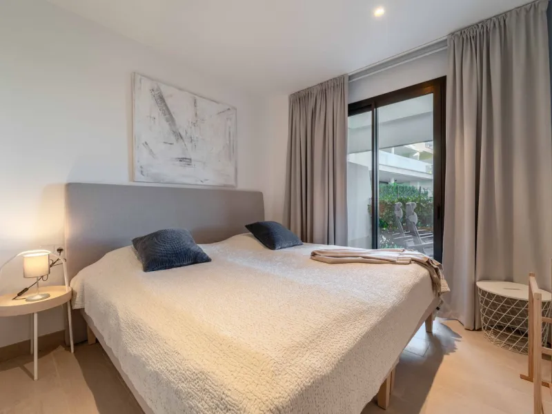 Step into a new standard of modern living in Higuerón, where design, technology and Mediterranean comfort come together in a beautifully finished apartment that feels both refined and effortlessly welcoming. Recently completed and ready to move into, this