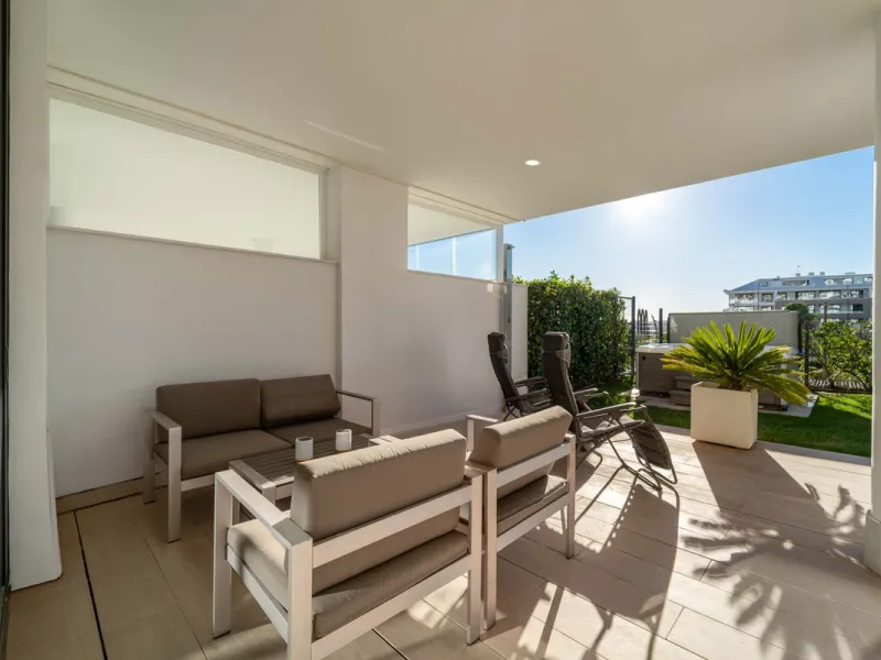 Step into a new standard of modern living in Higuerón, where design, technology and Mediterranean comfort come together in a beautifully finished apartment that feels both refined and effortlessly welcoming. Recently completed and ready to move into, this