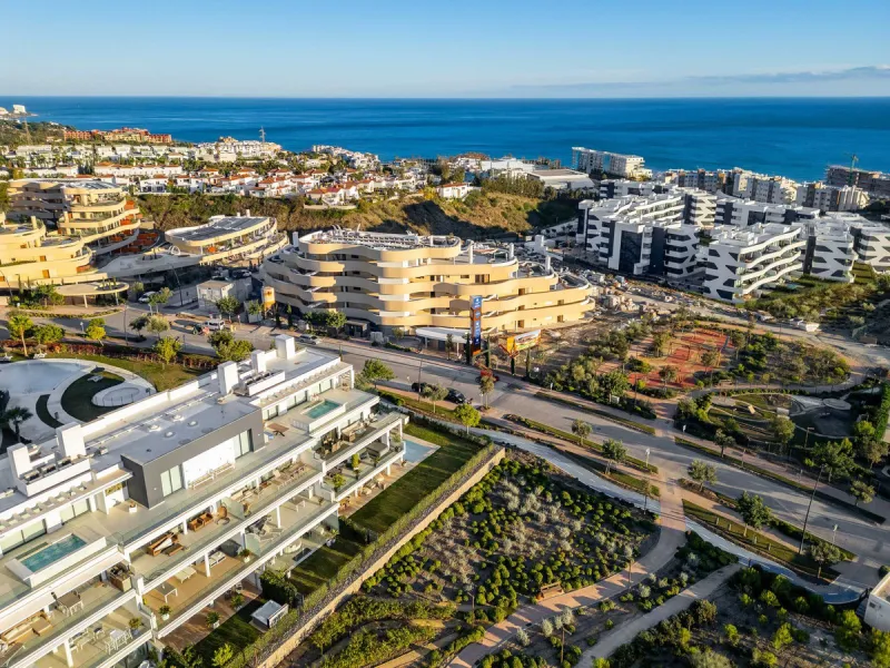 Step into a new standard of modern living in Higuerón, where design, technology and Mediterranean comfort come together in a beautifully finished apartment that feels both refined and effortlessly welcoming. Recently completed and ready to move into, this