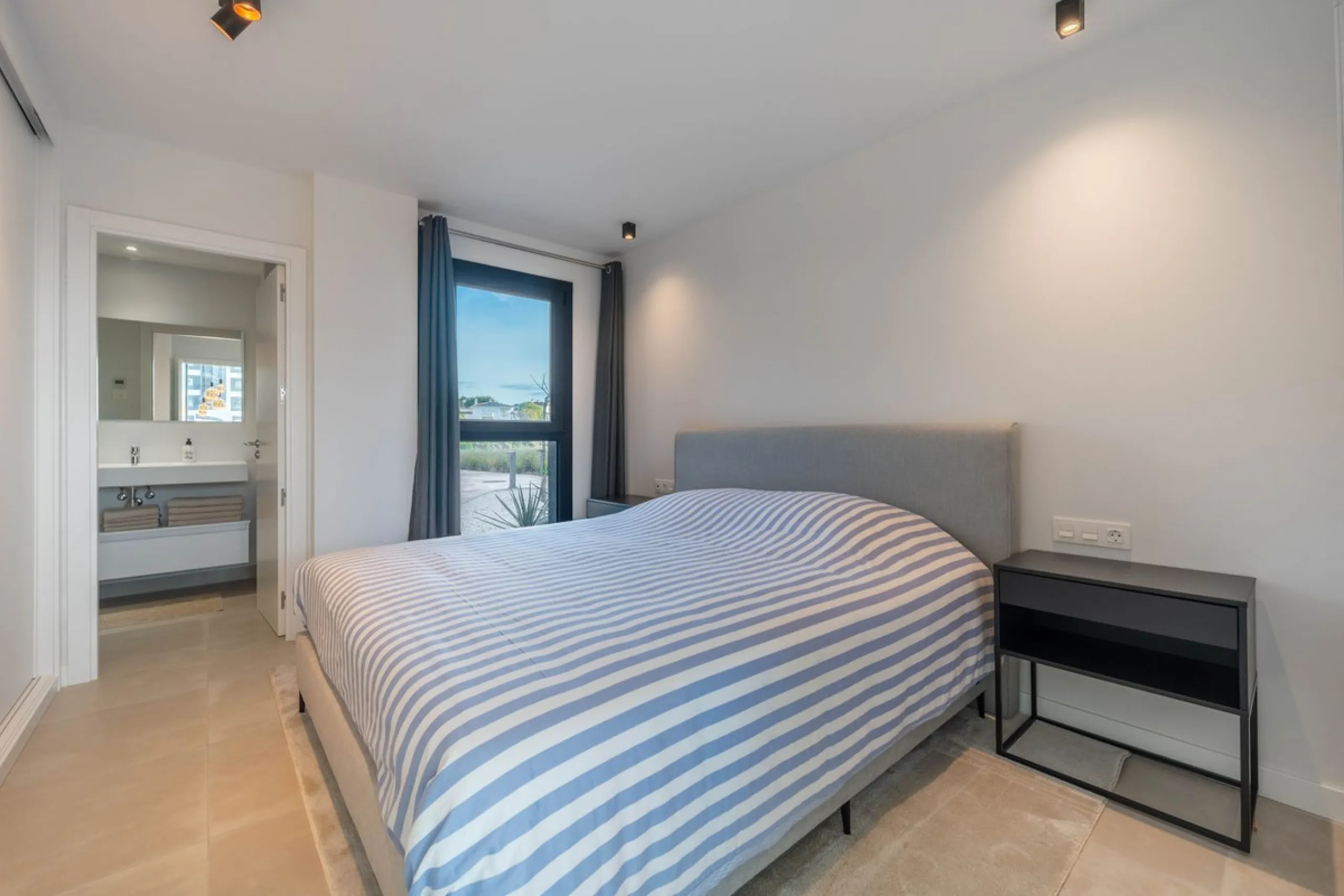 Apartment - Ground Floor Apartment в продаже в Fuengirola, Málaga. В доме 2 спален и 2 ванных комнат. Площадь дома 76 м²
