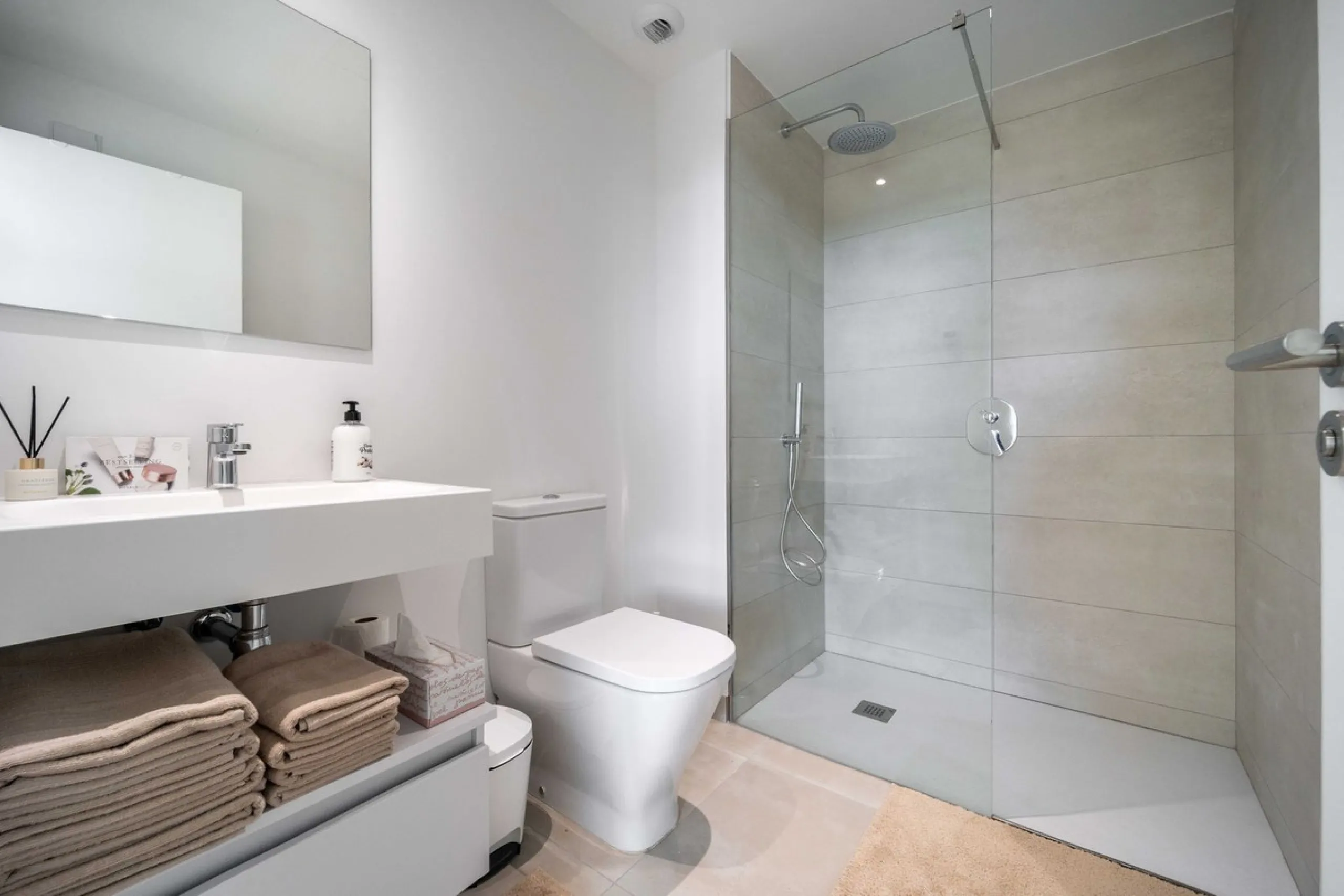 Apartment - Ground Floor Apartment в продаже в Fuengirola, Málaga. В доме 2 спален и 2 ванных комнат. Площадь дома 76 м²
