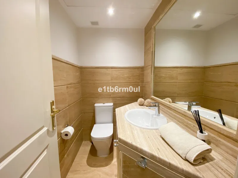 Fully secure gated community offering 24hr security, three outdoor pools, a gym, tennis court, and an indoor swimming pool. Surrounded by golf course in the Golf Valley of Nueva Andalucia this is a perfect apartment for a golf lover. The accommodation con