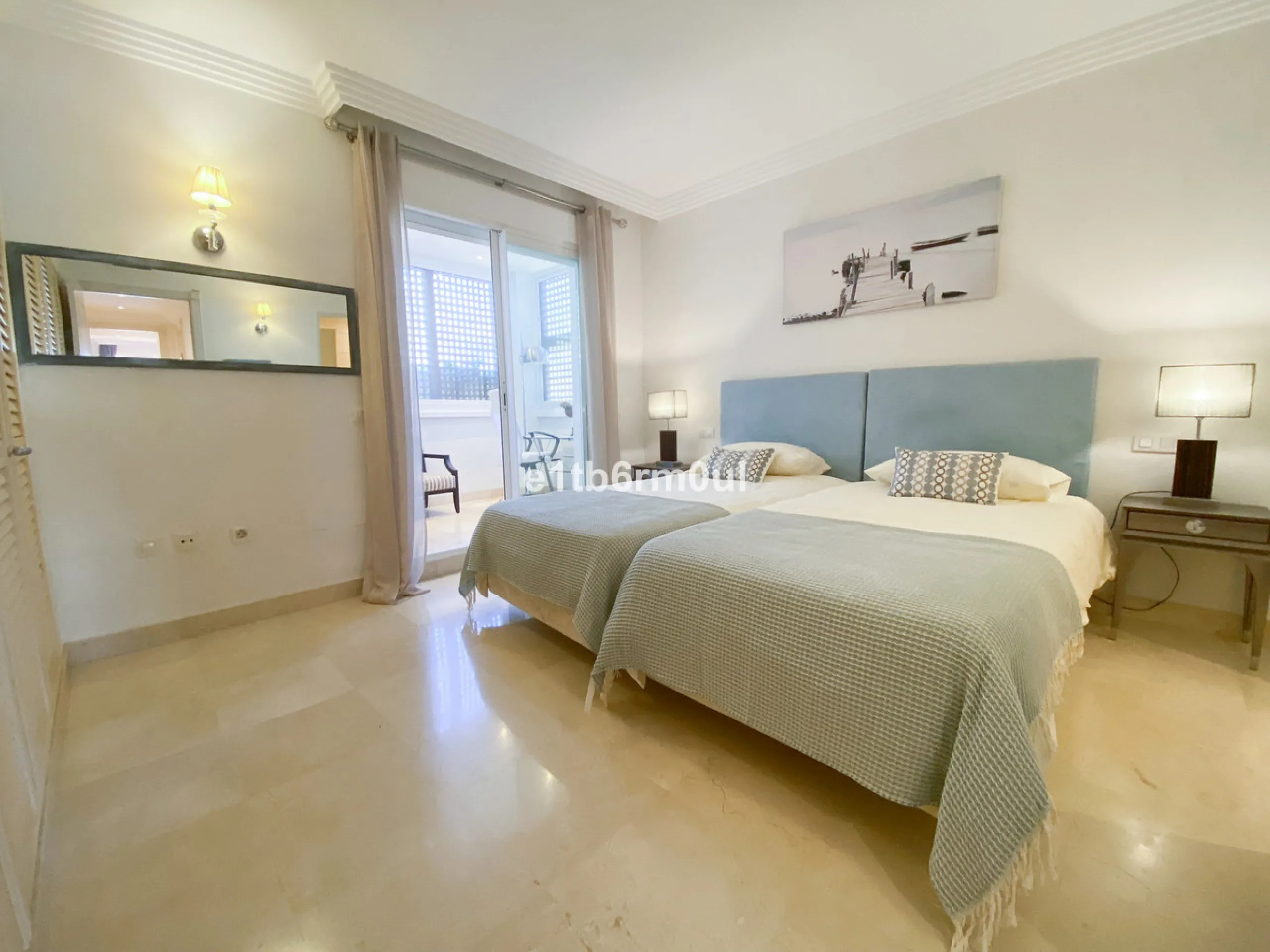 Fully secure gated community offering 24hr security, three outdoor pools, a gym, tennis court, and an indoor swimming pool. Surrounded by golf course in the Golf Valley of Nueva Andalucia this is a perfect apartment for a golf lover. The accommodation con