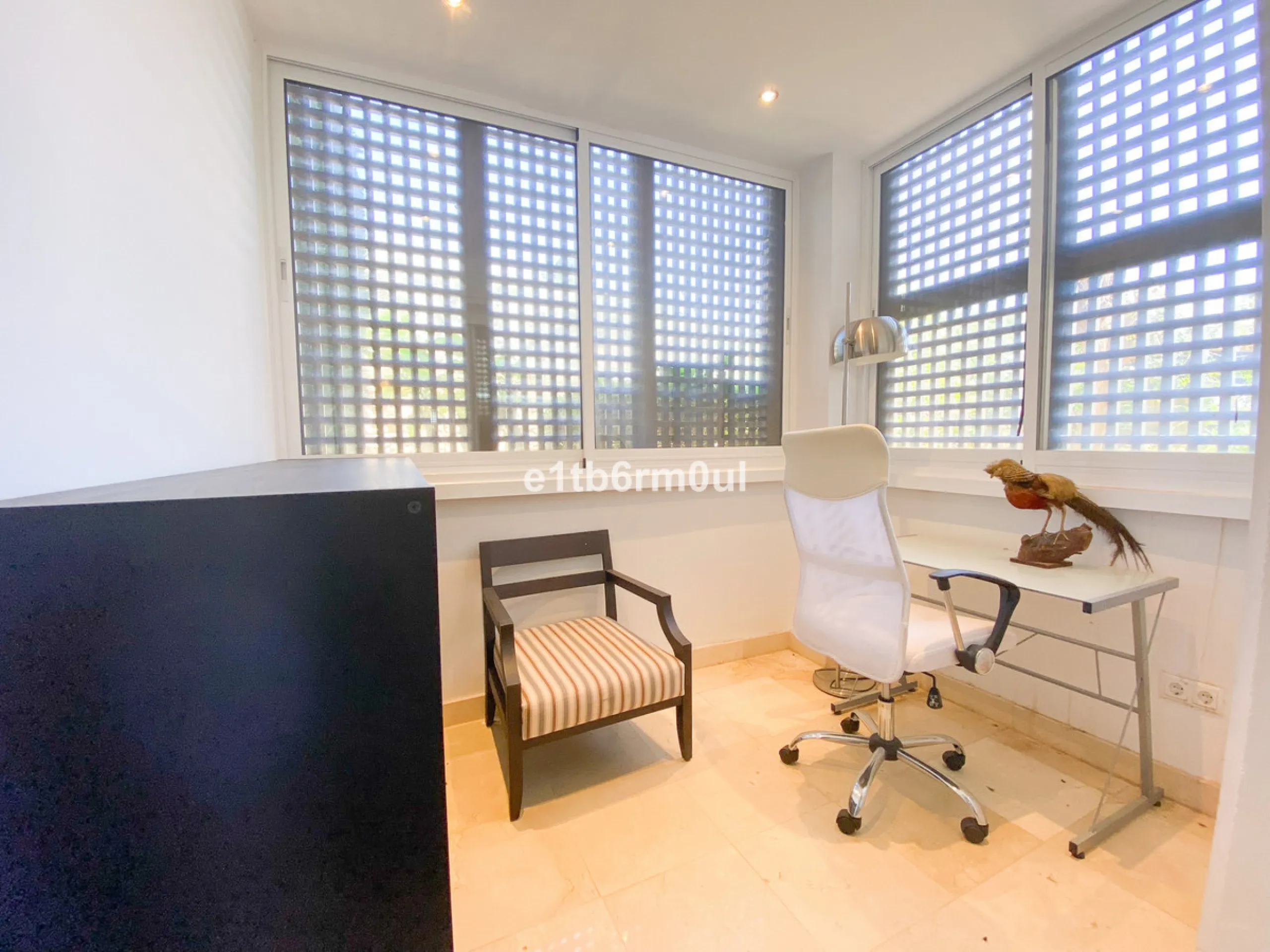 Fully secure gated community offering 24hr security, three outdoor pools, a gym, tennis court, and an indoor swimming pool. Surrounded by golf course in the Golf Valley of Nueva Andalucia this is a perfect apartment for a golf lover. The accommodation con