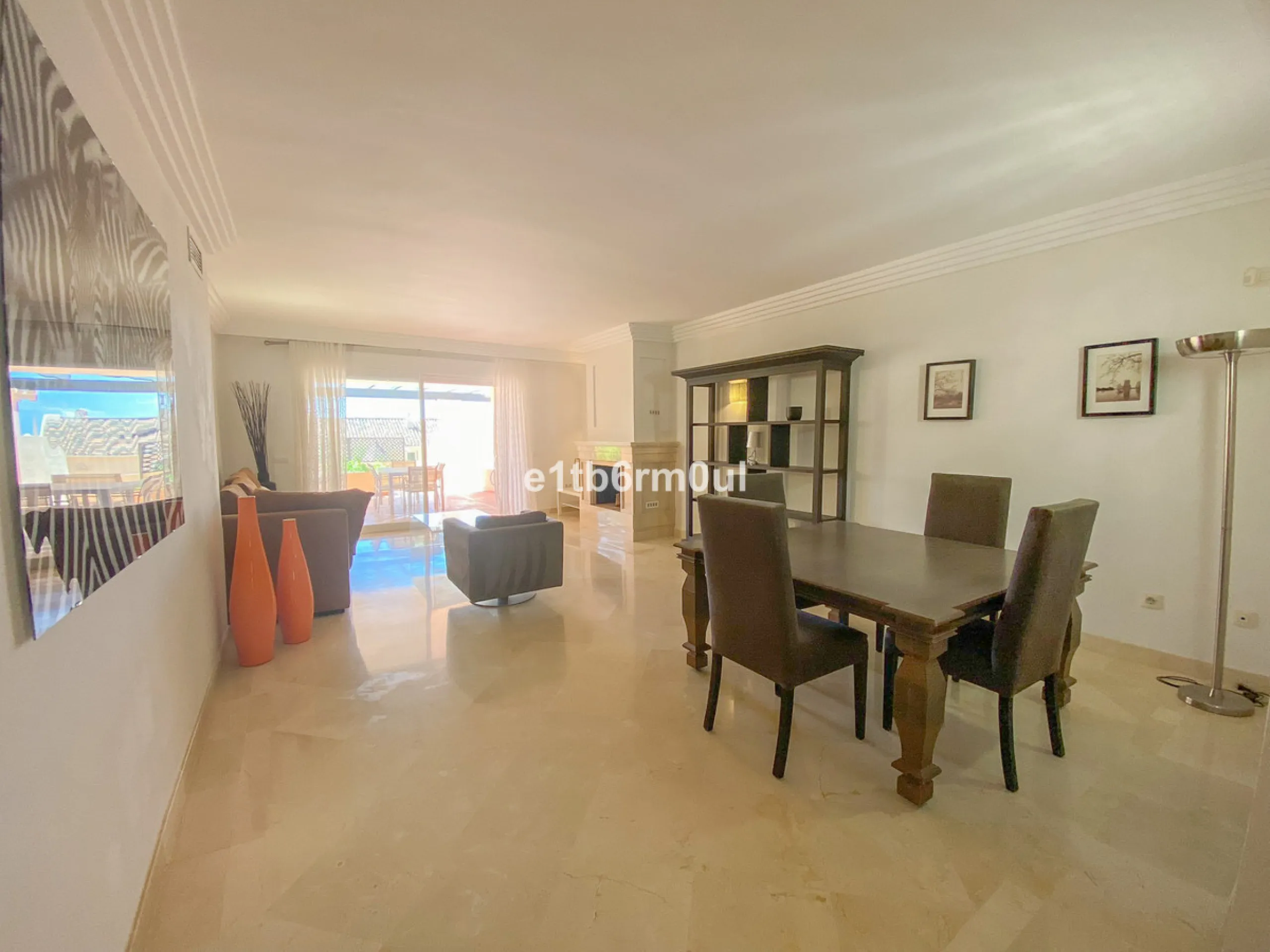 Fully secure gated community offering 24hr security, three outdoor pools, a gym, tennis court, and an indoor swimming pool. Surrounded by golf course in the Golf Valley of Nueva Andalucia this is a perfect apartment for a golf lover. The accommodation con