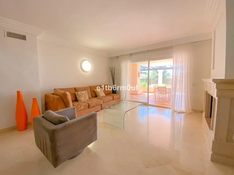Fully secure gated community offering 24hr security, three outdoor pools, a gym, tennis court, and an indoor swimming pool. Surrounded by golf course in the Golf Valley of Nueva Andalucia this is a perfect apartment for a golf lover. The accommodation con