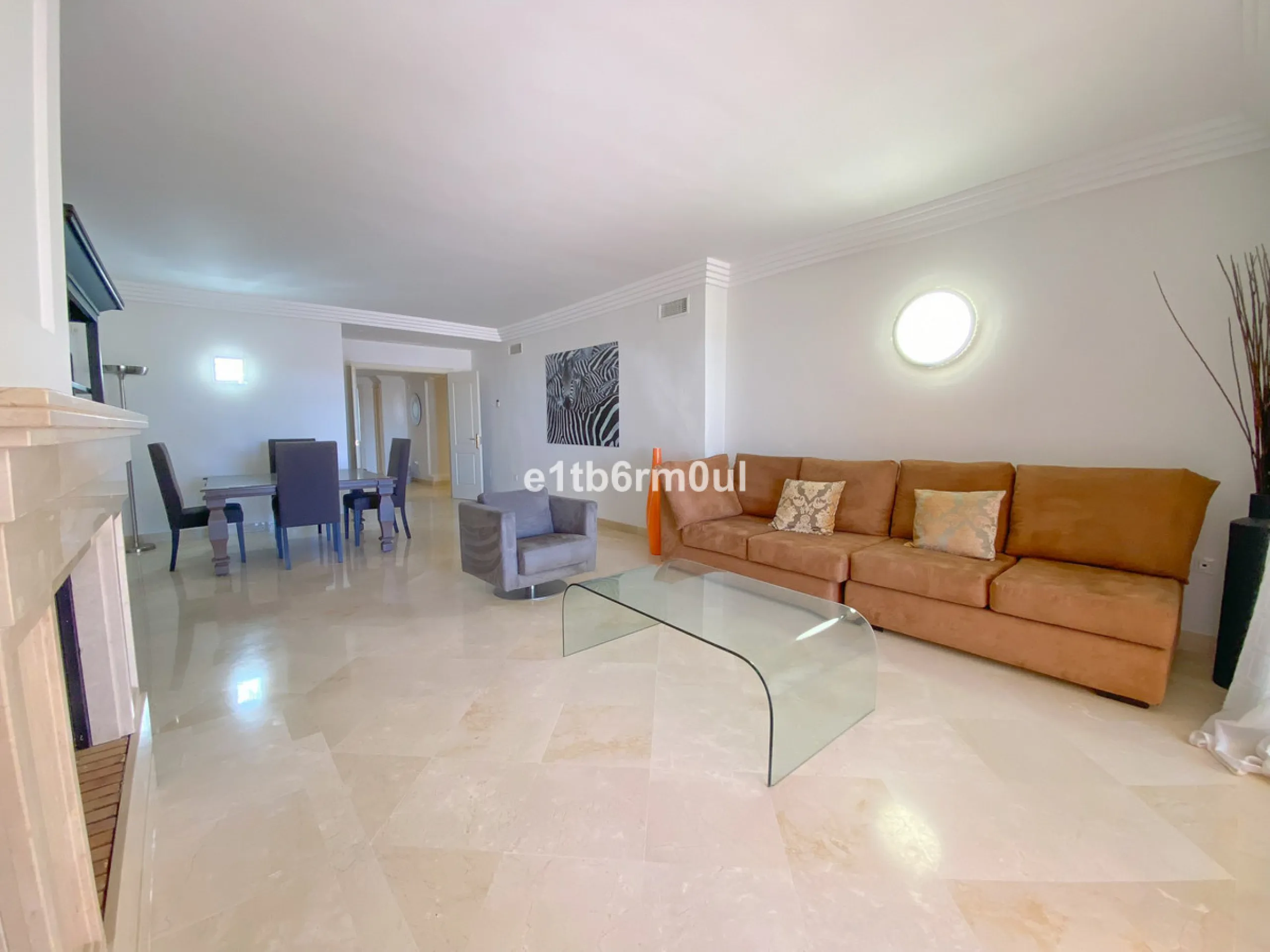 Fully secure gated community offering 24hr security, three outdoor pools, a gym, tennis court, and an indoor swimming pool. Surrounded by golf course in the Golf Valley of Nueva Andalucia this is a perfect apartment for a golf lover. The accommodation con