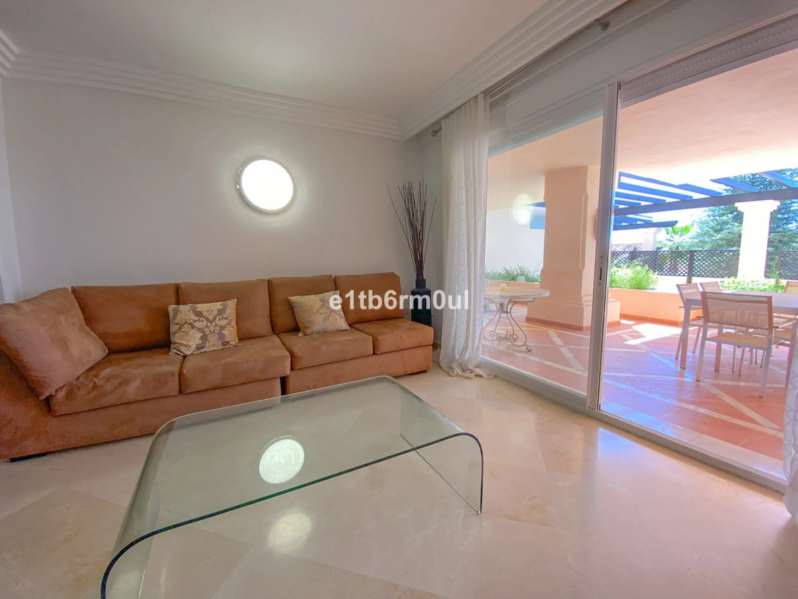 Fully secure gated community offering 24hr security, three outdoor pools, a gym, tennis court, and an indoor swimming pool. Surrounded by golf course in the Golf Valley of Nueva Andalucia this is a perfect apartment for a golf lover. The accommodation con