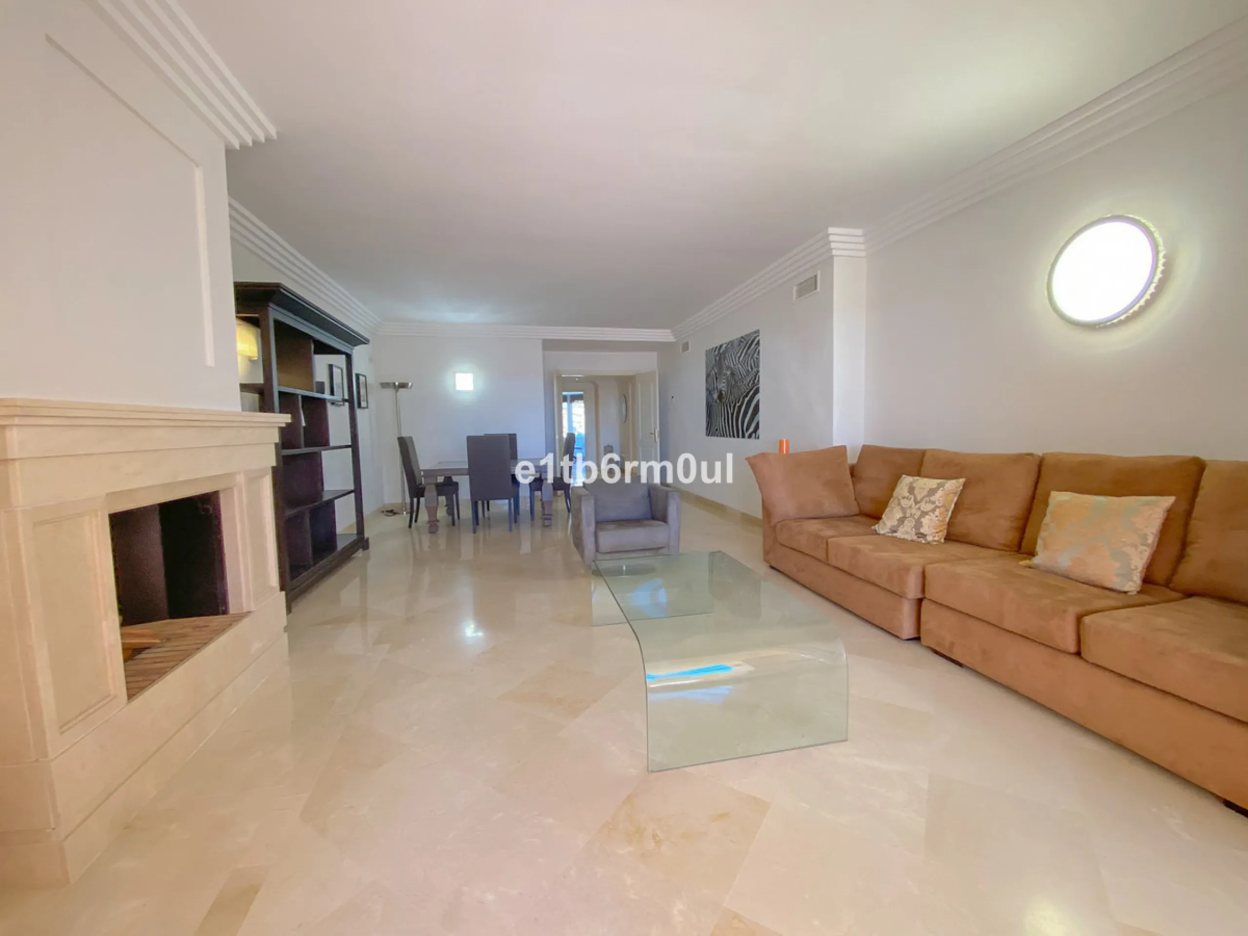 Fully secure gated community offering 24hr security, three outdoor pools, a gym, tennis court, and an indoor swimming pool. Surrounded by golf course in the Golf Valley of Nueva Andalucia this is a perfect apartment for a golf lover. The accommodation con