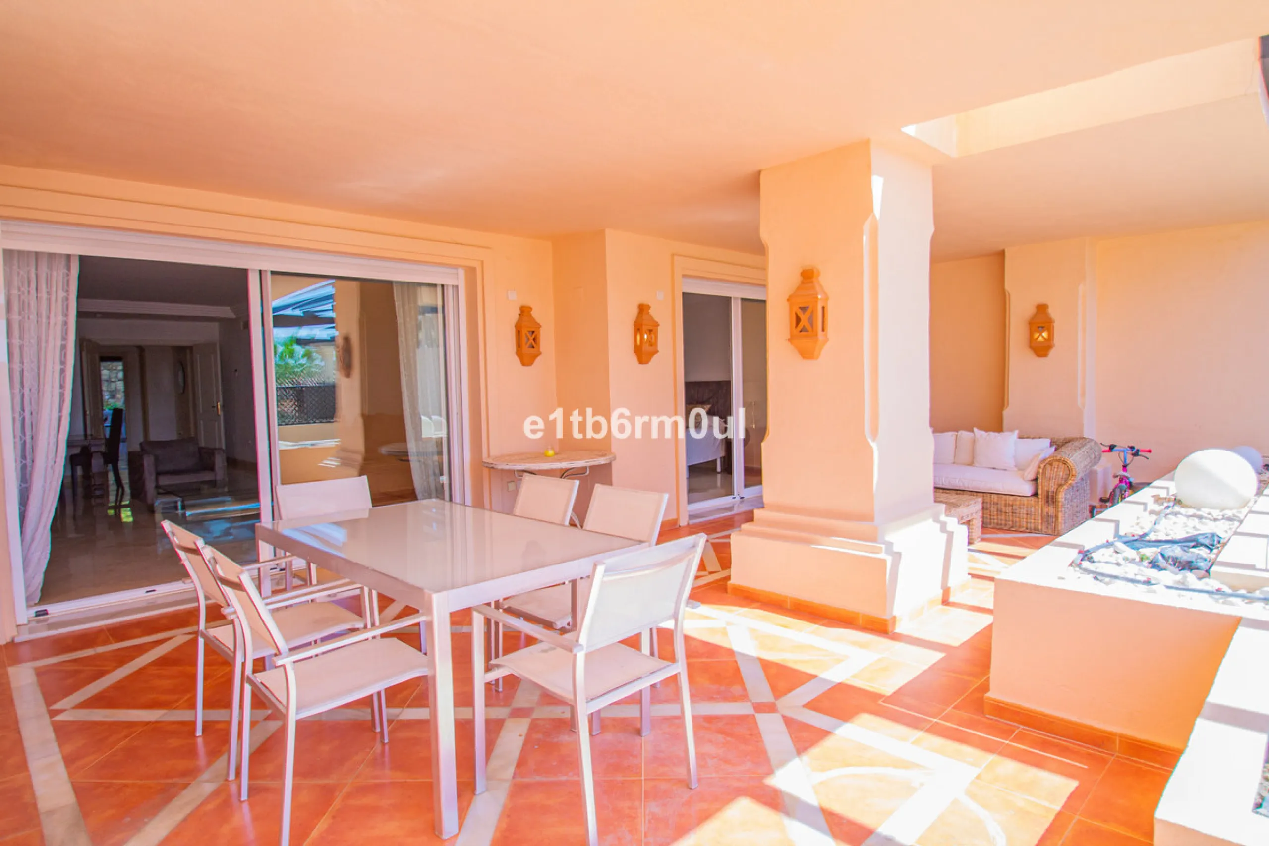 Fully secure gated community offering 24hr security, three outdoor pools, a gym, tennis court, and an indoor swimming pool. Surrounded by golf course in the Golf Valley of Nueva Andalucia this is a perfect apartment for a golf lover. The accommodation con