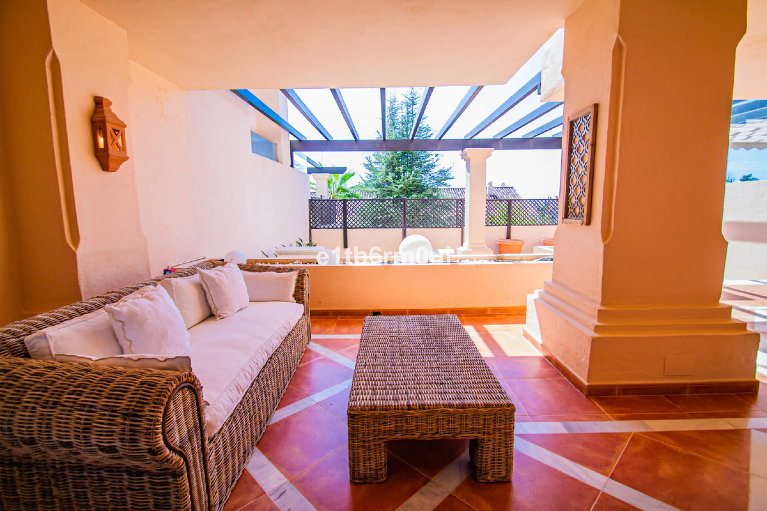 Fully secure gated community offering 24hr security, three outdoor pools, a gym, tennis court, and an indoor swimming pool. Surrounded by golf course in the Golf Valley of Nueva Andalucia this is a perfect apartment for a golf lover. The accommodation con