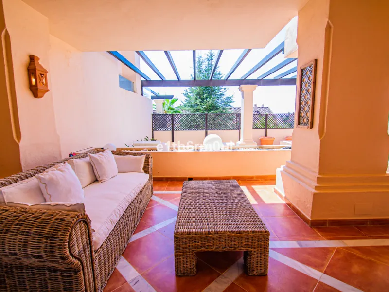 Fully secure gated community offering 24hr security, three outdoor pools, a gym, tennis court, and an indoor swimming pool. Surrounded by golf course in the Golf Valley of Nueva Andalucia this is a perfect apartment for a golf lover. The accommodation con