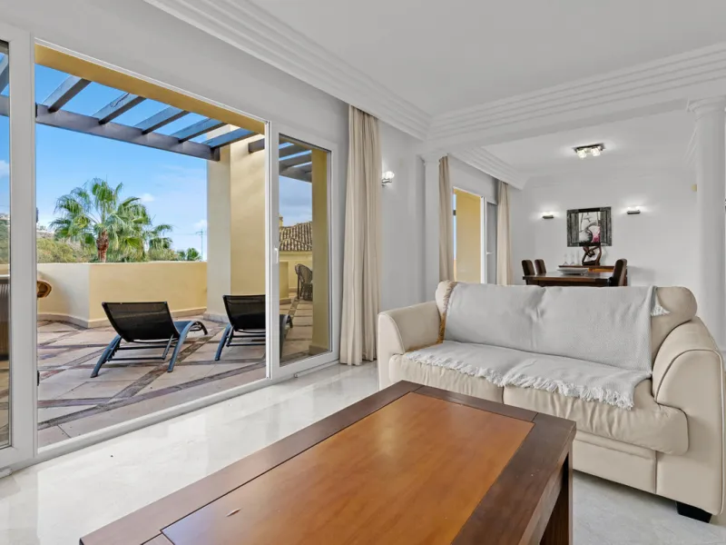 Large, three-bedroom penthouse with impressive countryside and sea views, located within walking distance of the beach in Casares Costa, in the well-maintained and luxurious community of Majestic Hills.