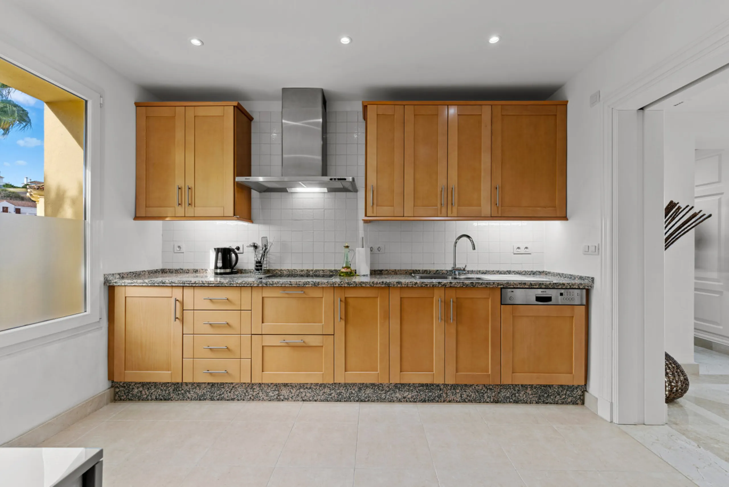 Large, three-bedroom penthouse with impressive countryside and sea views, located within walking distance of the beach in Casares Costa, in the well-maintained and luxurious community of Majestic Hills.