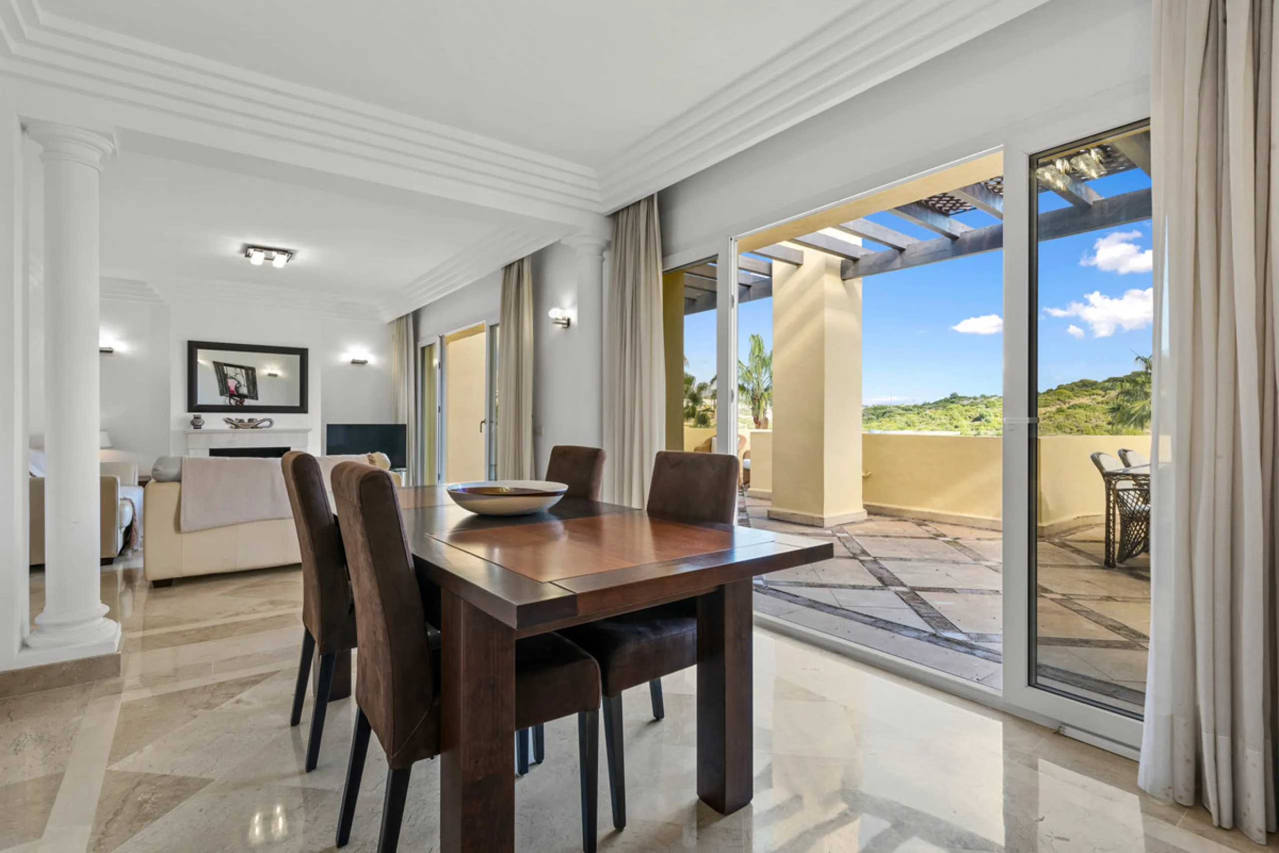 Large, three-bedroom penthouse with impressive countryside and sea views, located within walking distance of the beach in Casares Costa, in the well-maintained and luxurious community of Majestic Hills.