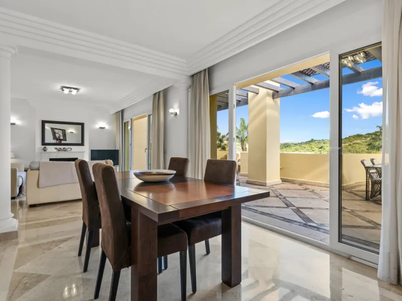 Large, three-bedroom penthouse with impressive countryside and sea views, located within walking distance of the beach in Casares Costa, in the well-maintained and luxurious community of Majestic Hills.