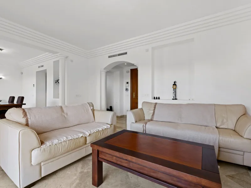 Large, three-bedroom penthouse with impressive countryside and sea views, located within walking distance of the beach in Casares Costa, in the well-maintained and luxurious community of Majestic Hills.