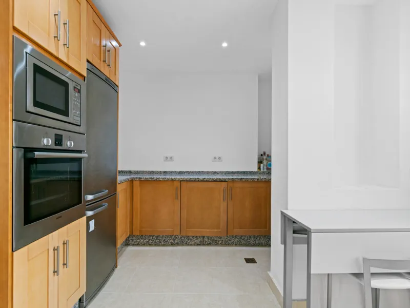 Large, three-bedroom penthouse with impressive countryside and sea views, located within walking distance of the beach in Casares Costa, in the well-maintained and luxurious community of Majestic Hills.