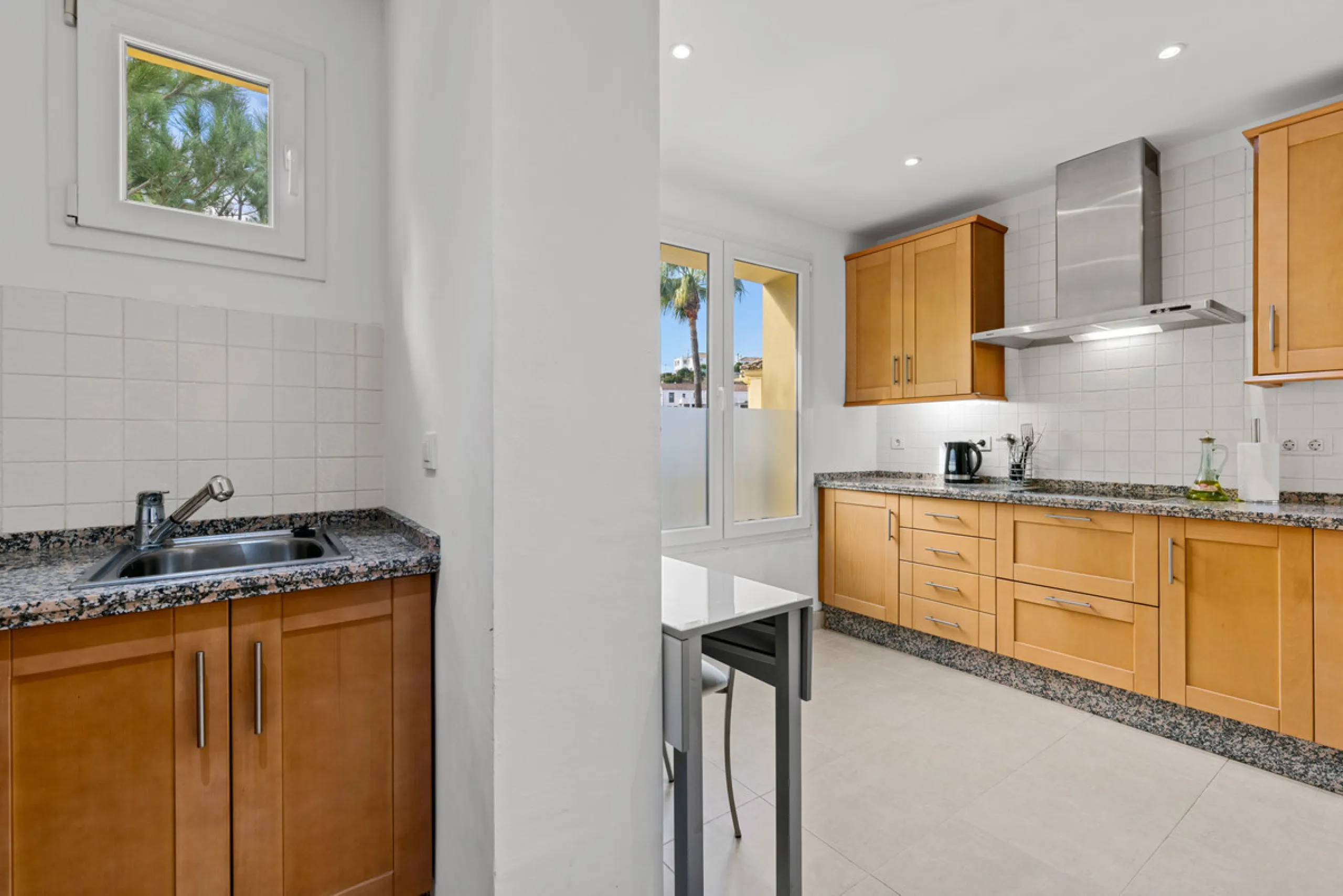 Large, three-bedroom penthouse with impressive countryside and sea views, located within walking distance of the beach in Casares Costa, in the well-maintained and luxurious community of Majestic Hills.