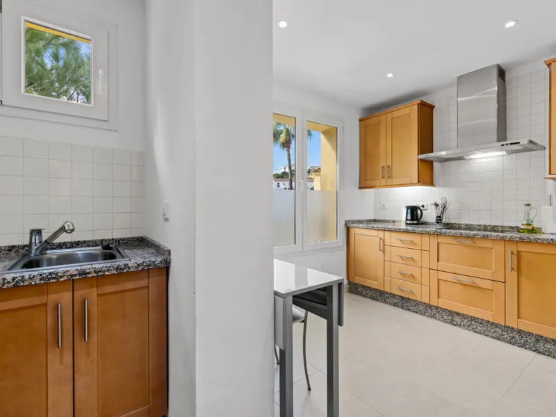 Large, three-bedroom penthouse with impressive countryside and sea views, located within walking distance of the beach in Casares Costa, in the well-maintained and luxurious community of Majestic Hills.