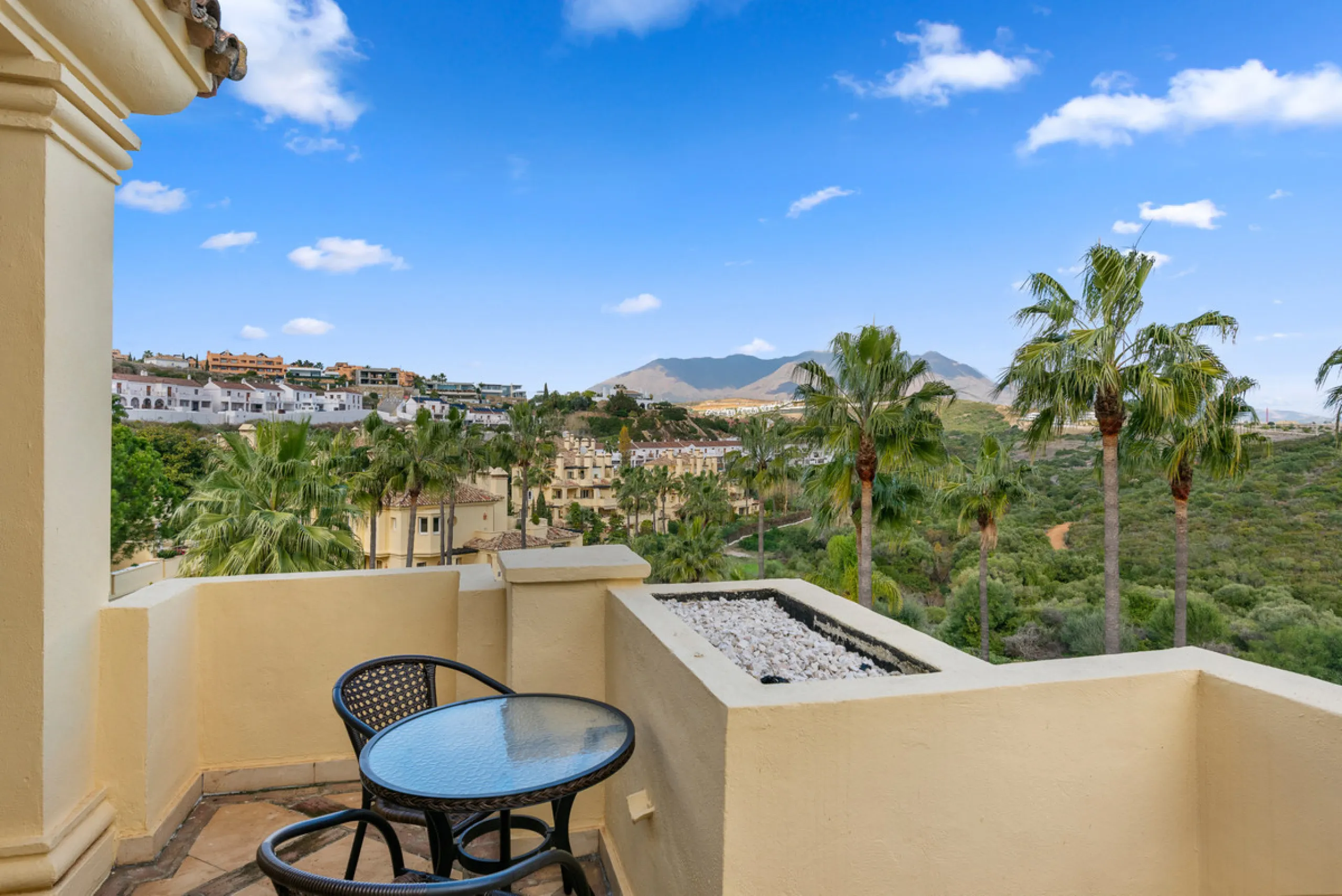 Large, three-bedroom penthouse with impressive countryside and sea views, located within walking distance of the beach in Casares Costa, in the well-maintained and luxurious community of Majestic Hills.