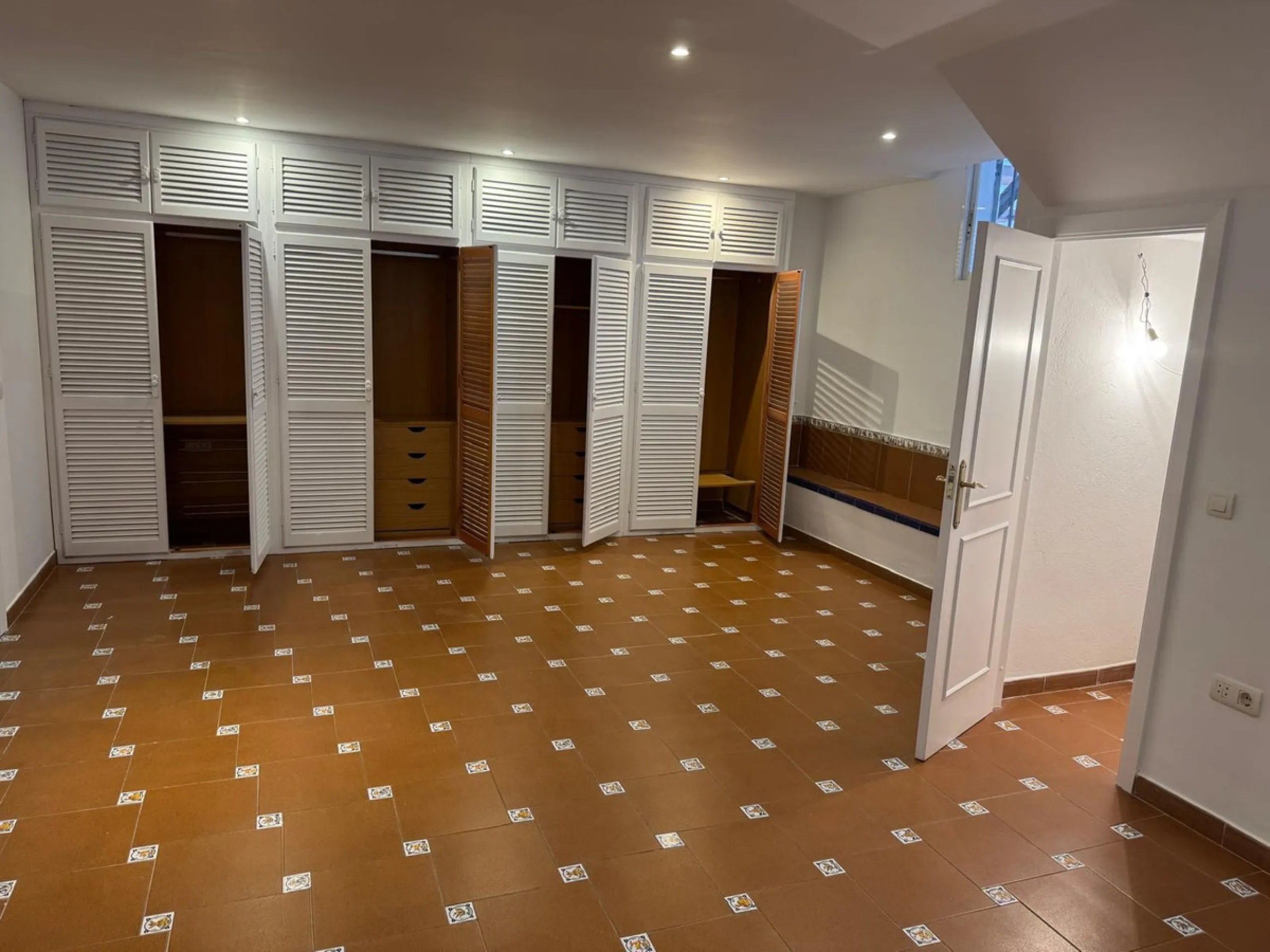 Spectacular Townhouse for Sale in Marbella Centro – Privileged Location in a Tranquil, Exclusive Community