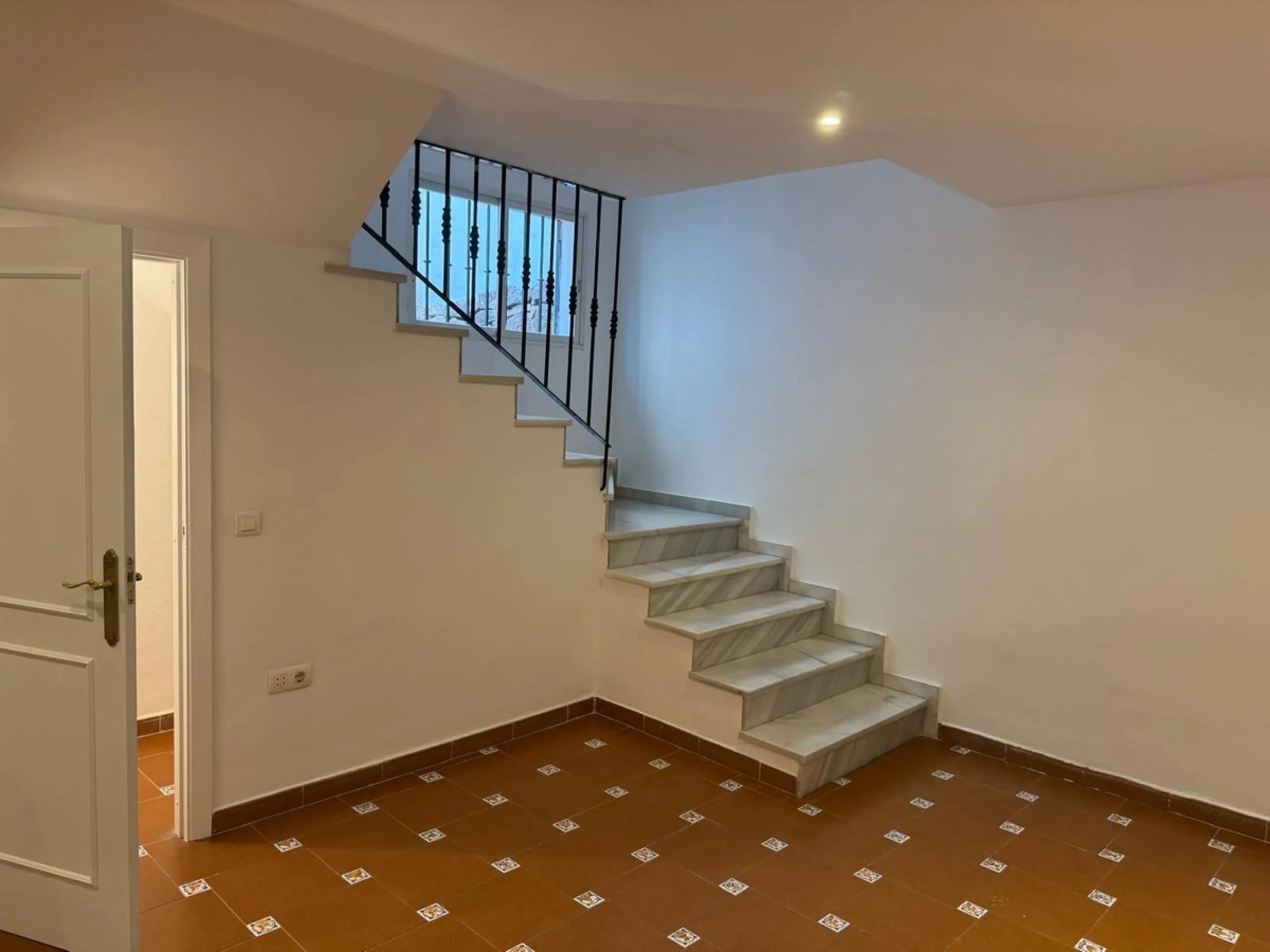Spectacular Townhouse for Sale in Marbella Centro – Privileged Location in a Tranquil, Exclusive Community